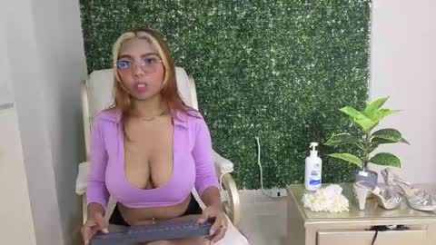 Snapshot of katy_love222 chatting on 24, 5, 2026 katy_love222 online show from 24, 5, 2026
