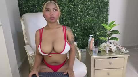 Snapshot of katy_love222 chatting on 30, 5, 2026 katy_love222 online show from 30, 5, 2026