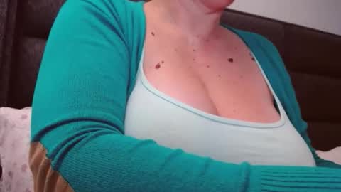 Snapshot of katynextdoor chatting on 21, 10, 2025 Katy online show from 21, 10, 2025