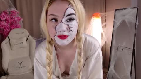 Snapshot of katyy_sweety chatting on 30, 10, 2025 Lia online show from 30, 10, 2025