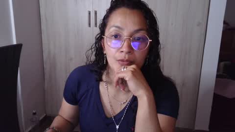  Khawit  online show from 15, 12, 2024