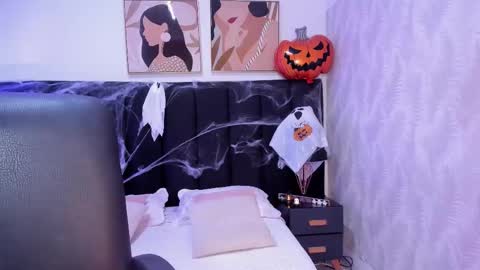 Kayla  online show from 1, 11, 2025