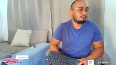 Snapshot of kaylavanber_ chatting on 4, 4, 2026 KAYLA Damian online show from 4, 4, 2026