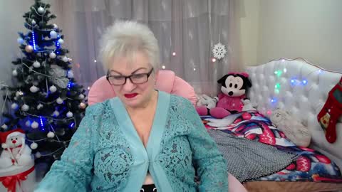 kaylesmoll online show from 4, 1, 2025