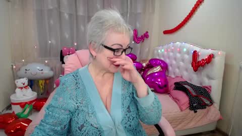 kaylesmoll online show from 1, 2, 2025