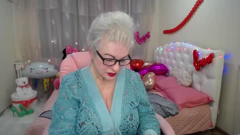 kaylesmoll online show from 5, 2, 2025