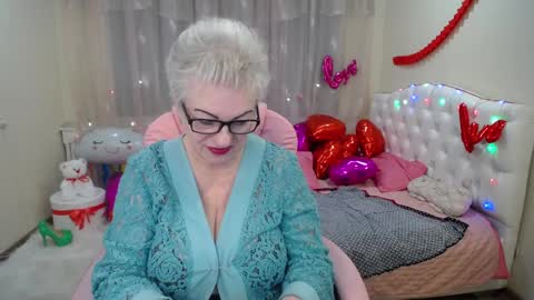 kaylesmoll online show from 8, 2, 2025