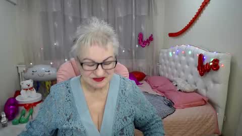 kaylesmoll online show from 18, 2, 2025