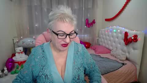 kaylesmoll online show from 20, 2, 2025