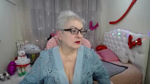 kaylesmoll online show from 8, 3, 2025