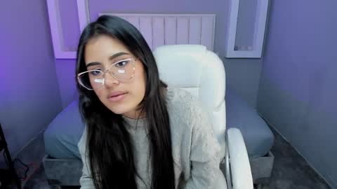 Snapshot of keilybennett chatting on 4, 4, 2026 Keily Bennet online show from 4, 4, 2026