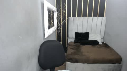  K E I Z Y  online show from 12, 12, 2024