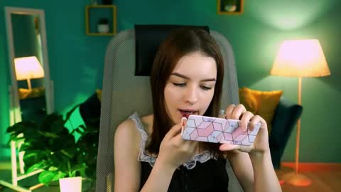 kelliebanshe online show from 2, 4, 2026