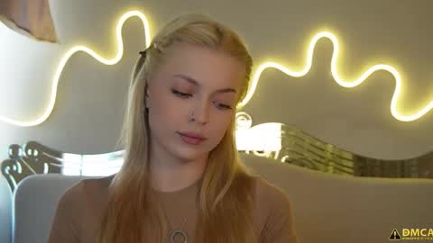 Snapshot of kelly_peachpiee chatting on 15, 9, 2025 Kelly online show from 15, 9, 2025
