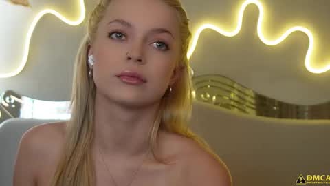 Snapshot of kelly_peachpiee chatting on 16, 9, 2025 Kelly online show from 16, 9, 2025