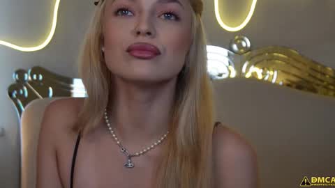 Snapshot of kelly_peachpiee chatting on 23, 9, 2025 Kelly online show from 23, 9, 2025