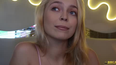 Snapshot of kelly_peachpiee chatting on 1, 10, 2025 Kelly online show from 1, 10, 2025