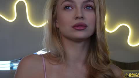 Snapshot of kelly_peachpiee chatting on 3, 10, 2025 Kelly online show from 3, 10, 2025