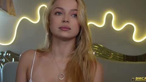 Snapshot of kelly_peachpiee chatting on 4, 10, 2025 Kelly online show from 4, 10, 2025