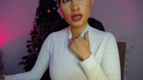 Snapshot of kelly_richardson1 chatting on 12, 12, 2024 elena online show from 12, 12, 2024