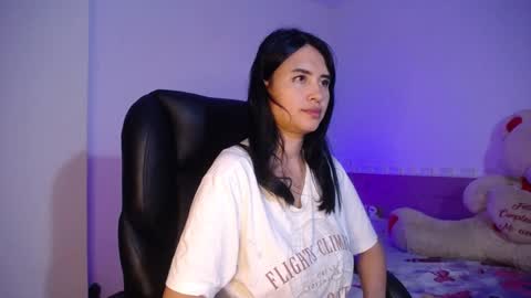 Snapshot of kelly_richardson1 chatting on 6, 1, 2025 elena online show from 6, 1, 2025