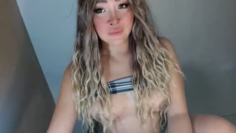 its me KELLY online show from 27, 7, 2026