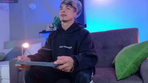   online show from 14, 4, 2026