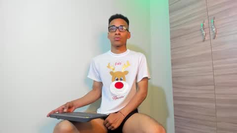 Snapshot of kenan_2601 chatting on 4, 12, 2025 kenan 2601 online show from 4, 12, 2025