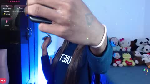 kendallgil_ online show from 6, 1, 2026