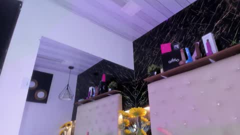 Kendall online show from 6, 11, 2025