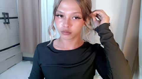 kendra_lunaxx online show from 13, 7, 2026