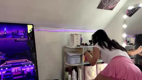 kendrakaps52 online show from 17, 4, 2026