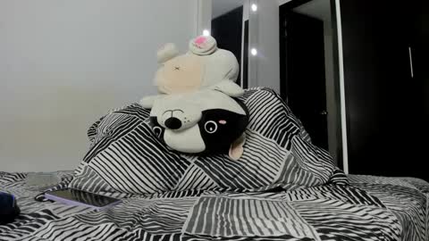 kendra Sthefania online show from 15, 1, 2025