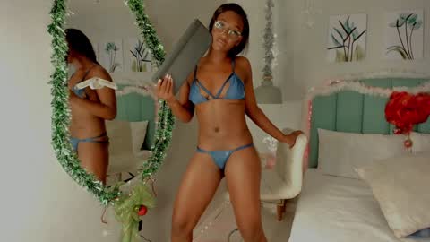 Snapshot of kentha_mitchells chatting on 18, 12, 2024 kentha_mitchells online show from 18, 12, 2024
