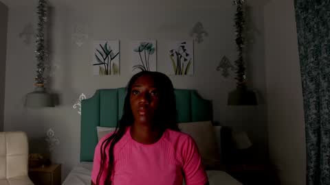 Snapshot of kentha_mitchells chatting on 12, 1, 2025 kentha_mitchells online show from 12, 1, 2025