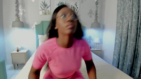Snapshot of kentha_mitchells chatting on 28, 1, 2025 kentha_mitchells online show from 28, 1, 2025