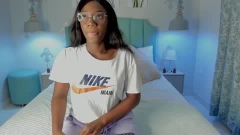 Snapshot of kentha_mitchells chatting on 3, 2, 2025 kentha_mitchells online show from 3, 2, 2025