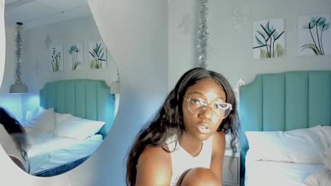 Snapshot of kentha_mitchells chatting on 6, 2, 2025 kentha_mitchells online show from 6, 2, 2025