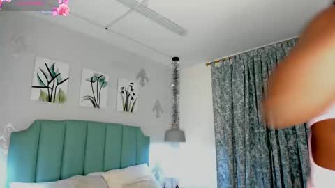Snapshot of kentha_mitchells chatting on 11, 2, 2025 kentha_mitchells online show from 11, 2, 2025