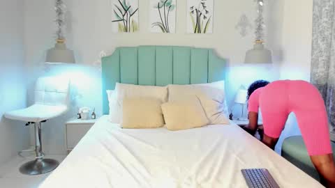Snapshot of kentha_mitchells chatting on 1, 3, 2025 kentha_mitchells online show from 1, 3, 2025