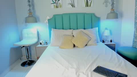 Snapshot of kentha_mitchells chatting on 5, 3, 2025 kentha_mitchells online show from 5, 3, 2025