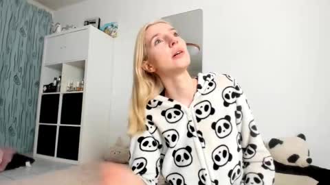 Kenzie online show from 8, 10, 2025