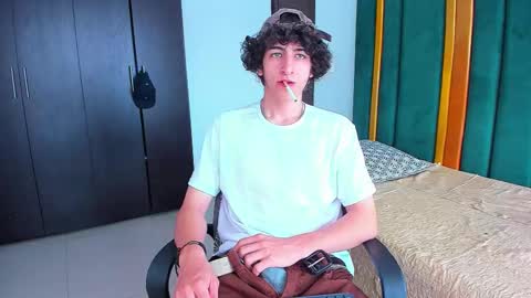 Snapshot of kervs__ chatting on 23, 9, 2025 Kev online show from 23, 9, 2025