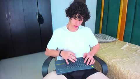 Snapshot of kervs__ chatting on 24, 9, 2025 Kev online show from 24, 9, 2025