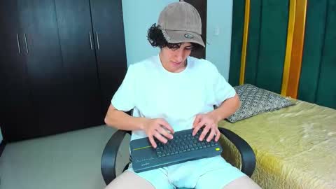 Snapshot of kervs__ chatting on 4, 10, 2025 Kev online show from 4, 10, 2025