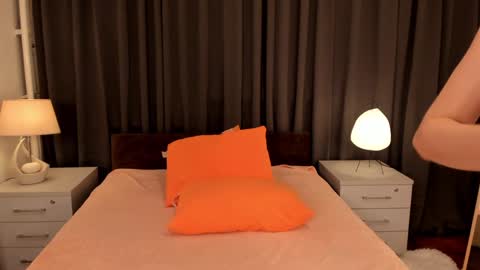 Snapshot of kettybelly chatting on 4, 12, 2024 kettyIm a simple girl who likes gifts Lovense is activeThere are legends that in this room all your wish can come true online show from 4, 12, 2024