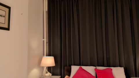 Snapshot of kettybelly chatting on 13, 2, 2025 kettyIm a simple girl who likes gifts Lovense is activeThere are legends that in this room all your wish can come true online show from 13, 2, 2025