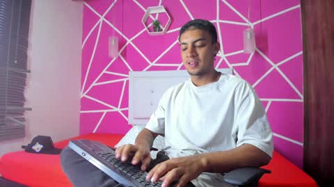 Snapshot of keviin_miller_ chatting on 2, 12, 2024 online show from 2, 12, 2024