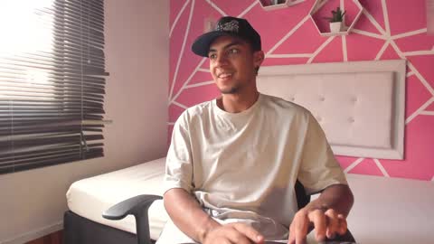 Snapshot of keviin_miller_ chatting on 3, 12, 2024 online show from 3, 12, 2024