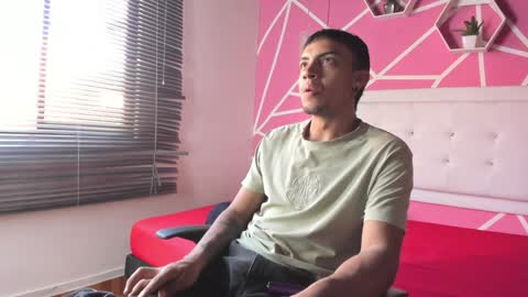 Snapshot of keviin_miller_ chatting on 4, 12, 2024 online show from 4, 12, 2024